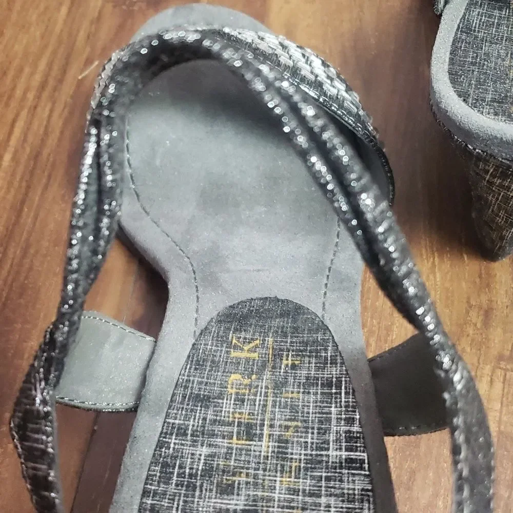 New York Transit Gray Wedged Heels‎
